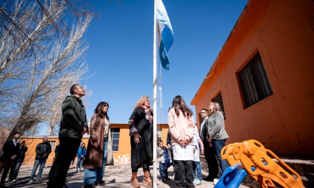 La escuela de Gualcamayo volvió a abrir sus puertas y recibió por primera vez a una ministra de Educación