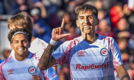 Argentinos goleó 4-1 a Racing por el Torneo Clausura: Lluvia de goles en La Paternal