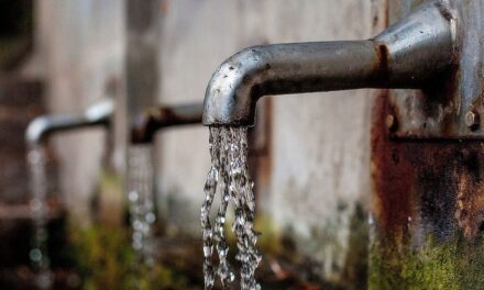 Una jueza suspendió el decreto que habilita el corte del servicio de agua por falta de pago