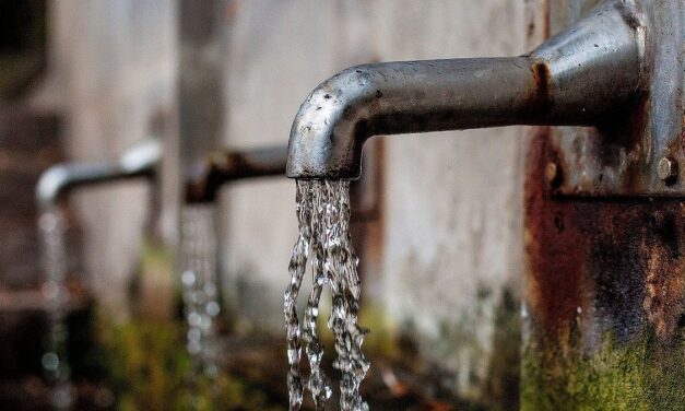 Una jueza suspendió el decreto que habilita el corte del servicio de agua por falta de pago
