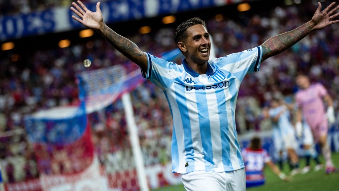 Agustín Almendra se quedará en Racing: se terminó la novela del mercado