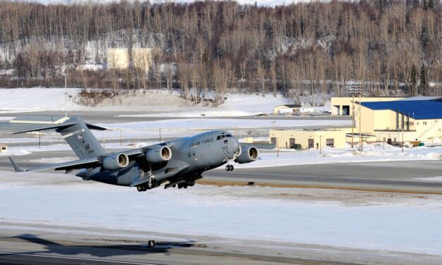 Cómo es la base militar de Alaska donde se reunirán Donald Trump y Vladimir Putin