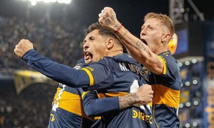 Boca venció 2-0 a Banfield y alargó su buen momento: Miguel Merentiel y Edinson Cavani fueron los goleadores