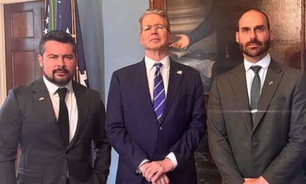 Eduardo Bolsonaro se reunió con el secretario del tesoro de EEUU en medio de la tensión con Brasil