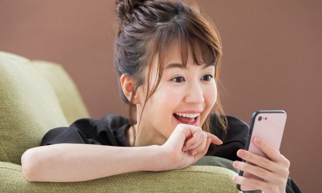 Una ciudad japonesa propone dedicarle solo 2 horas de uso al celular fuera del trabajo