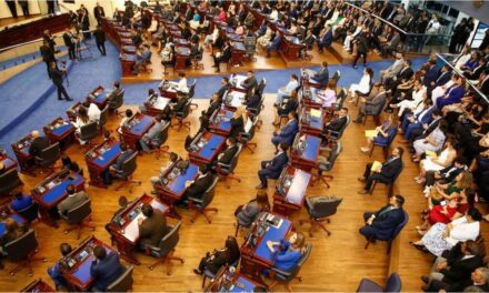 El Congreso de El Salvador aprobó una reforma constitucional que permite la reelección indefinida de Nayib Bukele