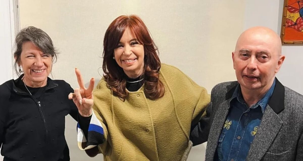 Con mensaje de campaña, Máximo Kirchner difundió una foto inédita de Cristina Kirchner junto al Indio Solari