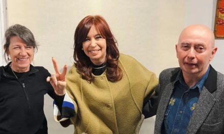 Con mensaje de campaña, Máximo Kirchner difundió una foto inédita de Cristina Kirchner junto al Indio Solari