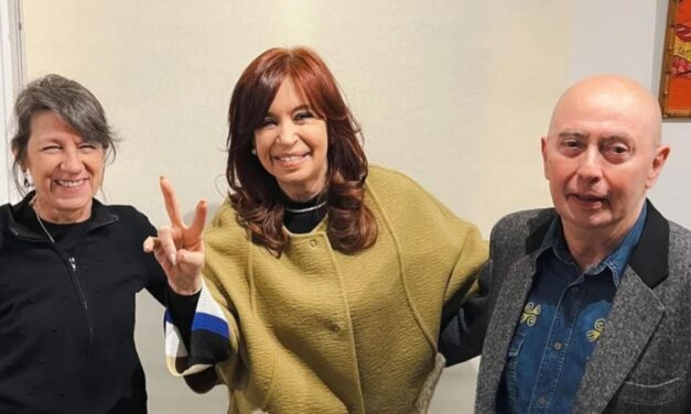 Con mensaje de campaña, Máximo Kirchner difundió una foto inédita de Cristina Kirchner junto al Indio Solari
