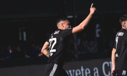 Riestra goleó a Sarmiento y se mete en la pelea de la Zona B