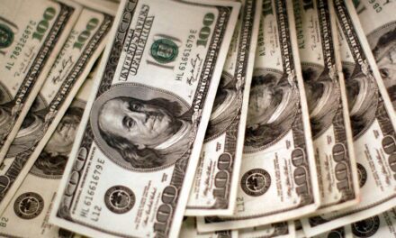 El dólar oficial cayó por séptima jornada consecutiva frente a una supertasa que no afloja