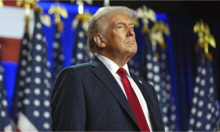 Donald Trump indultó a Rudy Giuliani y más de 70 acusados de intentar anular el resultado de elecciones en 2020