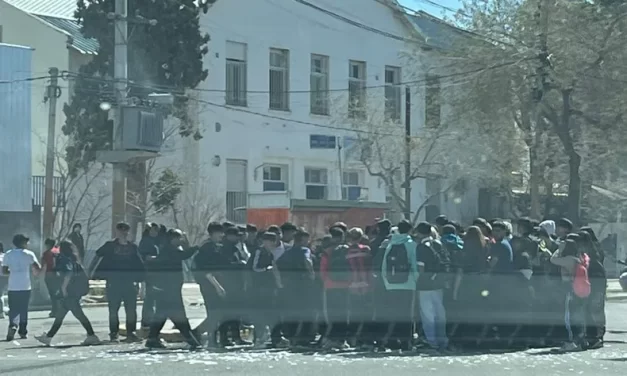 Protesta estudiantil generó caos vehicular en pleno centro sanjuanino