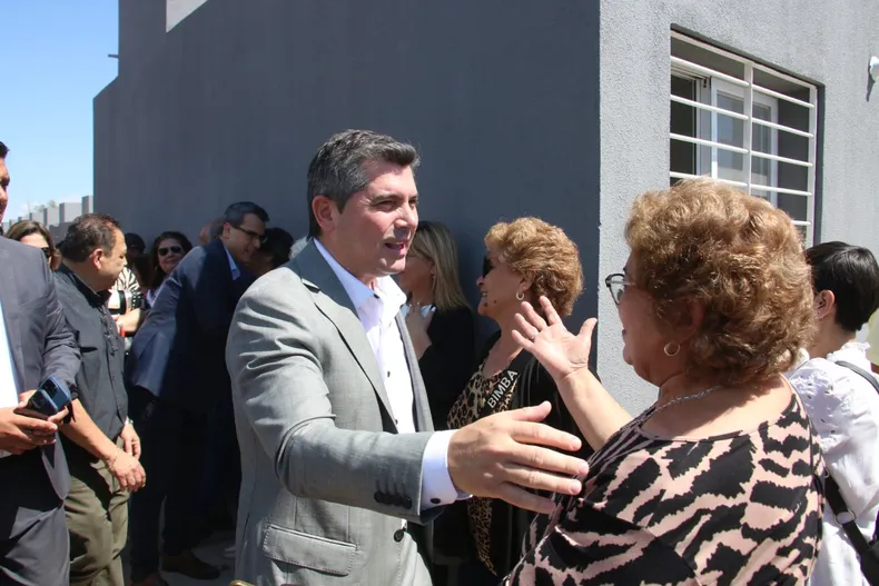 Orrego entregó 260 viviendas en el barrio Los Molinos y destacó que San Juan avanza con obra pública pese a la parálisis nacional