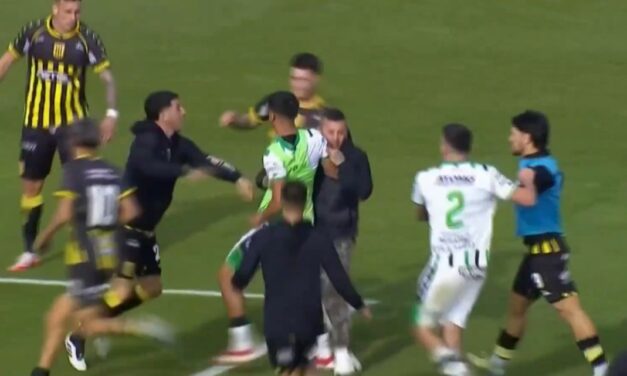 Incidentes durante el clásico entre Nueva Chicago y Almirante Brown en la Primera Nacional