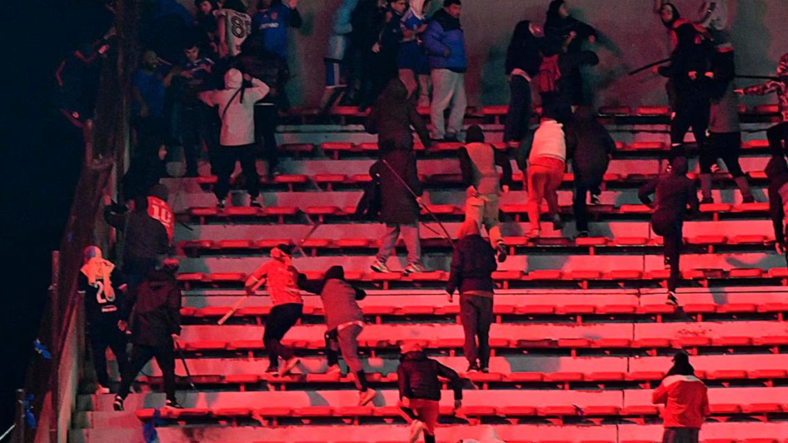 Los 3 heridos graves por los disturbios en Avellaneda y qué pasó con el hincha que se arrojó al vacío