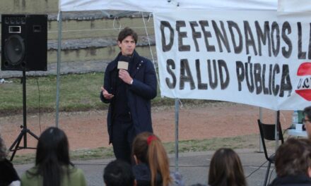 Educación, salud pública y críticas por causa ANDIS