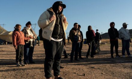 Donald Trump admitió que es difícil reemplazar a los trabajadores migrantes deportados y analiza permitir su regreso