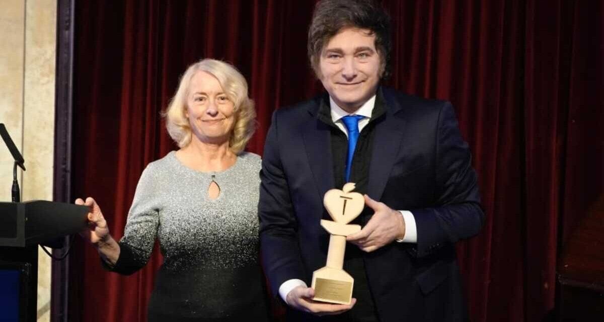 En modo campaña, Javier Milei defendió la motosierra, criticó al peronismo y anunció el fin de la inflación para 2026