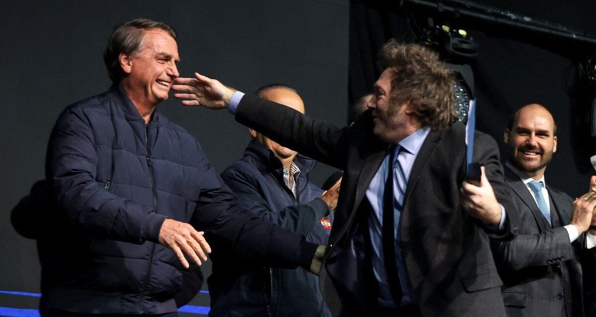 La policía de Brasil reveló que Jair Bolsonaro le pidió asilo político a Javier Milei en Argentina