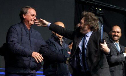 La policía de Brasil reveló que Jair Bolsonaro le pidió asilo político a Javier Milei en Argentina