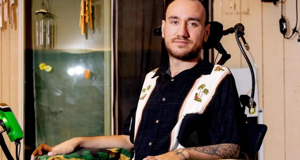 El joven paralizado que volvió a controlar todo con su mente gracias a Elon Musk