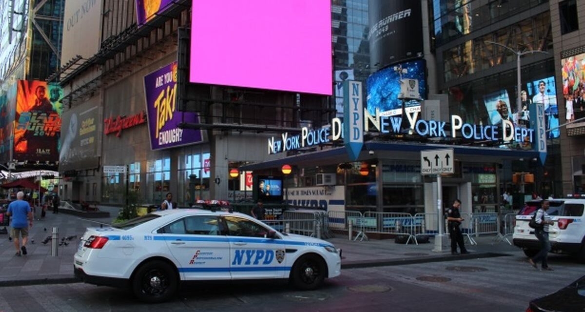 Evacuan Times Square e investigan un paquete sospechoso