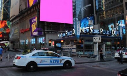 Evacuan Times Square e investigan un paquete sospechoso
