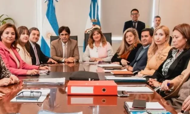gobierno resalta diálogo con gremios docentes y aumento de 72 puntos en 14 meses