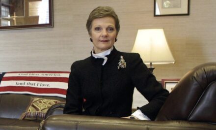 La jueza Preska rechazó el pedido de Argentina, que tendrá que entregar chats de Luis Caputo y Sergio Massa