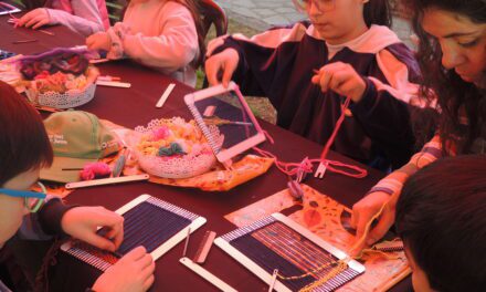 Niños descubren el arte del tejido en la Casa Natal de Sarmiento