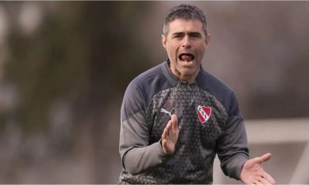Vaccari, rojo de bronca: se enojó con el árbitro, con periodistas y pidió “ganar como sea” contra la U de Chile