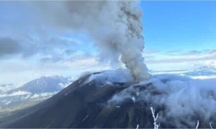 El volcán ruso Krasheninnikov entró en erupción después de 400 años tras el terremoto