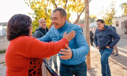 Fabián Martín visita Valle Fértil y presenta el concurso “San Juan Escribe” con la comunidad