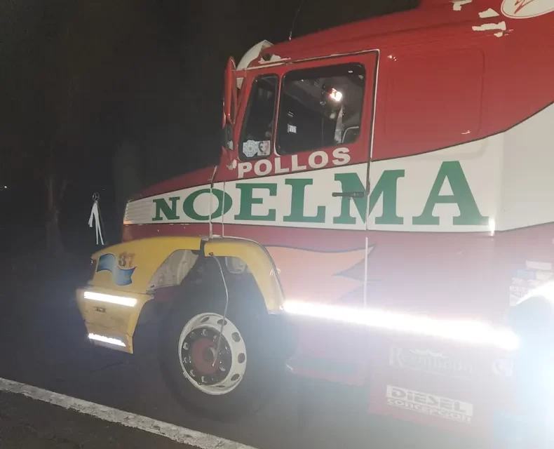 Un ciclista murió tras ser embestido por un camión del Turismo Carretera en 9 de Julio