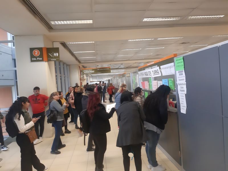 Extienden el horario en la oficina de legalización de títulos