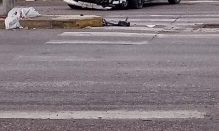 Accidente en Pocito: Un Peugeot 206 terminó con serios daños en calle 5 y Mendoza