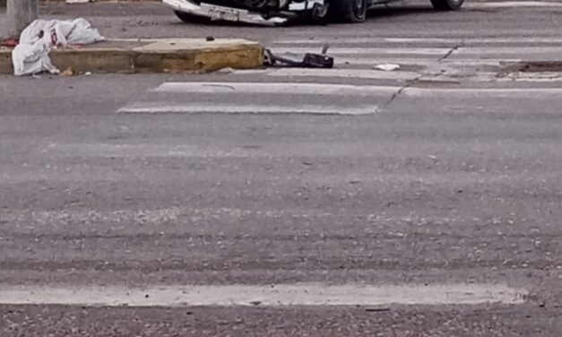 Accidente en Pocito: Un Peugeot 206 terminó con serios daños en calle 5 y Mendoza