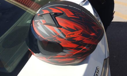 Detuvieron a dos menores tras robar un casco en un estacionamiento de Rivadavia