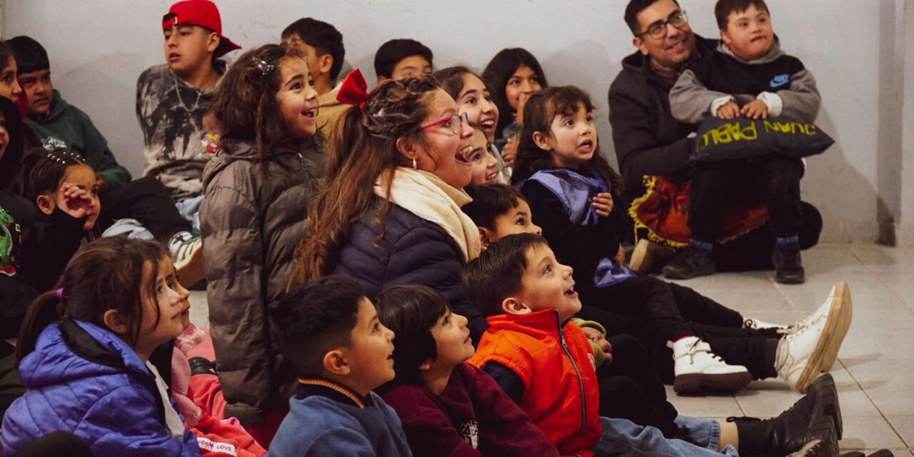 Risas y fantasía llenaron Valle Fértil con un espectáculo de títeres