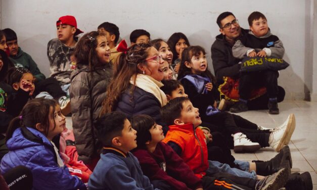Risas y fantasía llenaron Valle Fértil con un espectáculo de títeres