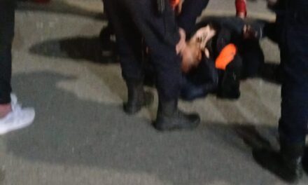 Grave accidente en Rawson: Un motociclista impactó contra un auto en España y Líbano