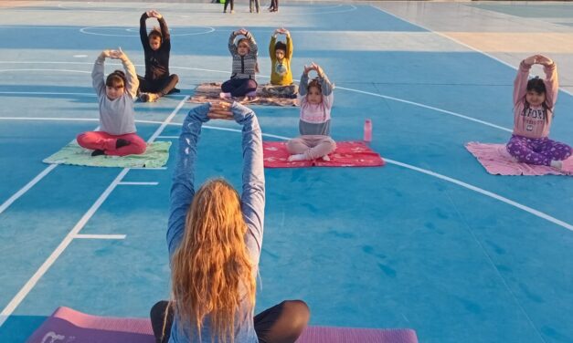 Hockey sobre césped para los más chicos en el Parque de Rivadavia