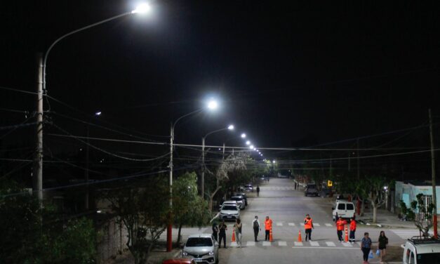 Nueva iluminación LED en calle Oro y Villa Sarmiento de Chimbas