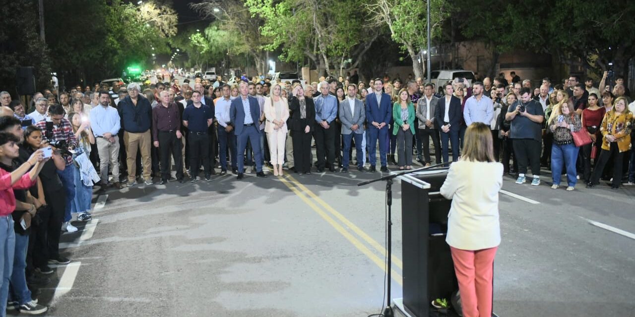 Capital: Renovaron calle Paula Albarracín con pavimento e iluminación moderna
