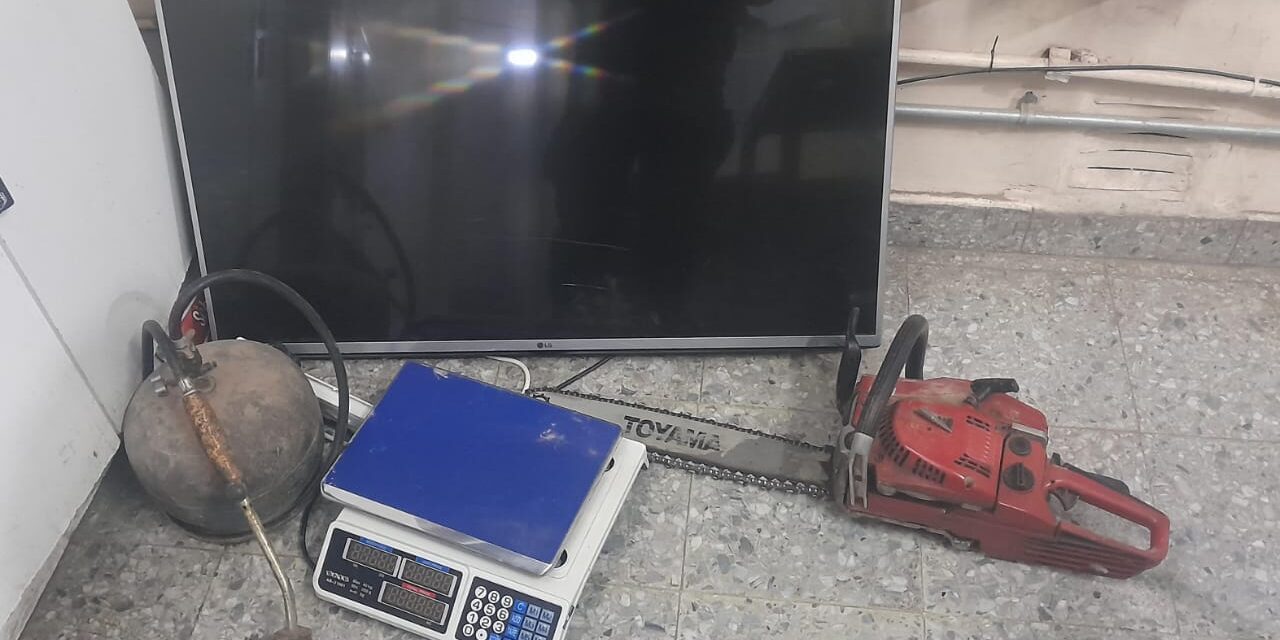 Robaron en una heladería y los atraparon detrás de un cine abandonado