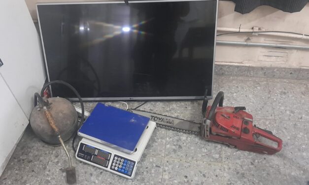 Robaron en una heladería y los atraparon detrás de un cine abandonado