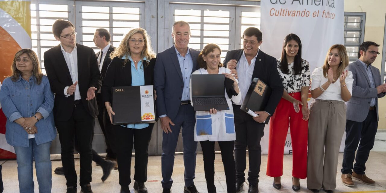 Más de 240 docentes de Jáchal e Iglesia recibieron notebooks para fortalecer la enseñanza