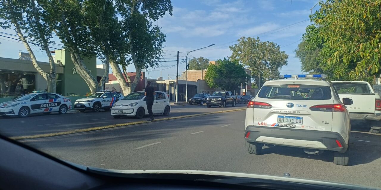 Rivadavia: Padre apunto con un arma a su hijo en importante heladería