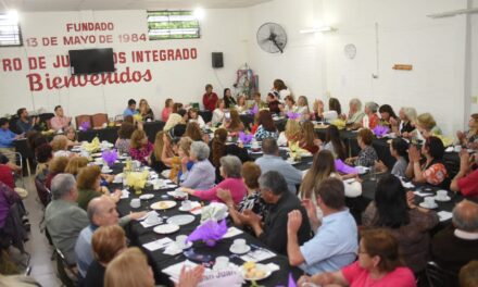 Capital: Un té con amigas y mucha alegría en la previa de la Reina del Adulto Mayor
